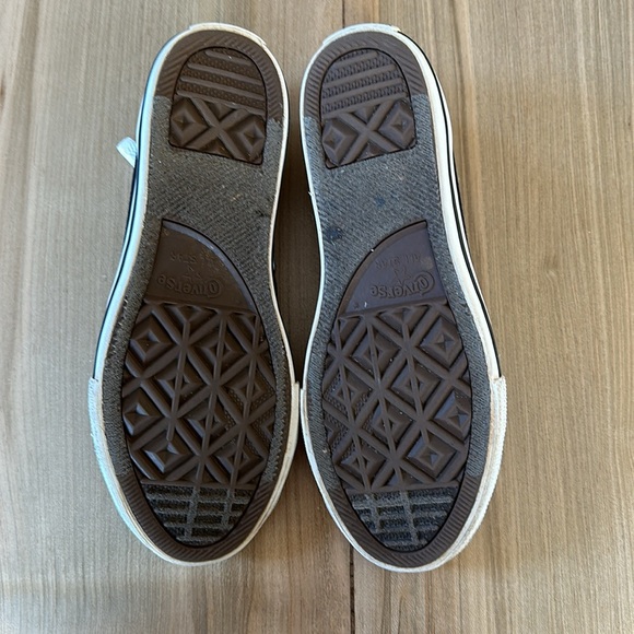 Youth Chuck Taylor Sneakers - Picture 4 of 10